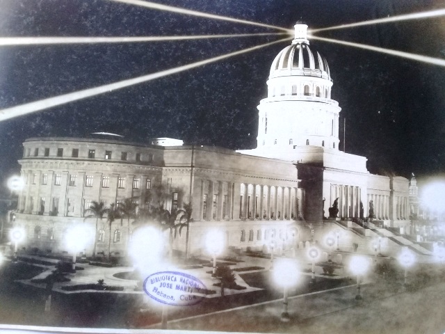 Foto de Capitolio Nacional de Cuba, la noche de su inauguración, 1929. Fondos BNCJM.  